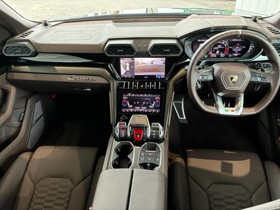 LAMBORGHINI URUS - 8