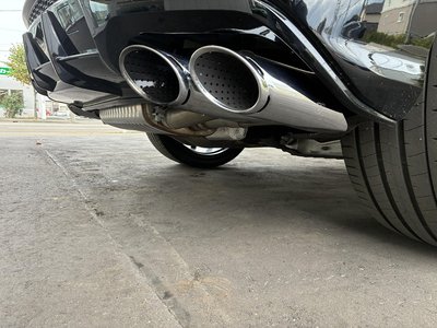 LAMBORGHINI URUS - 5