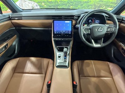 صورة 2 لـ 2024 Lexus LBX