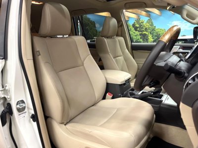 TOYOTA LAND CRUISER PRADO - 8