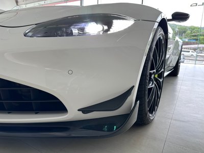 ASTON MARTIN VANTAGE - 8