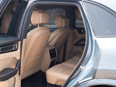 PORSCHE CAYENNE - 9