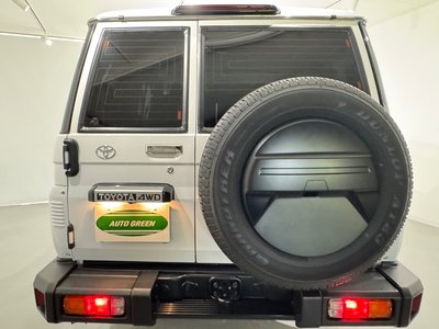 TOYOTA LAND CRUISER 70 - 9