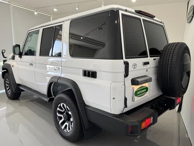 TOYOTA LAND CRUISER 70 - 8