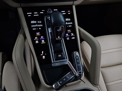 PORSCHE CAYENNE - 9