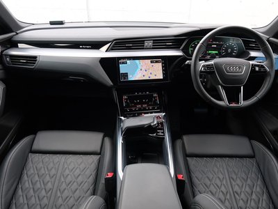 AUDI E-TRON S - 6