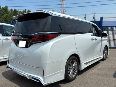 2026 Toyota ALPHARD — фото 4
