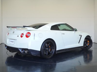 NISSAN GT-R - 2