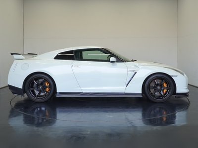 NISSAN GT-R - 5