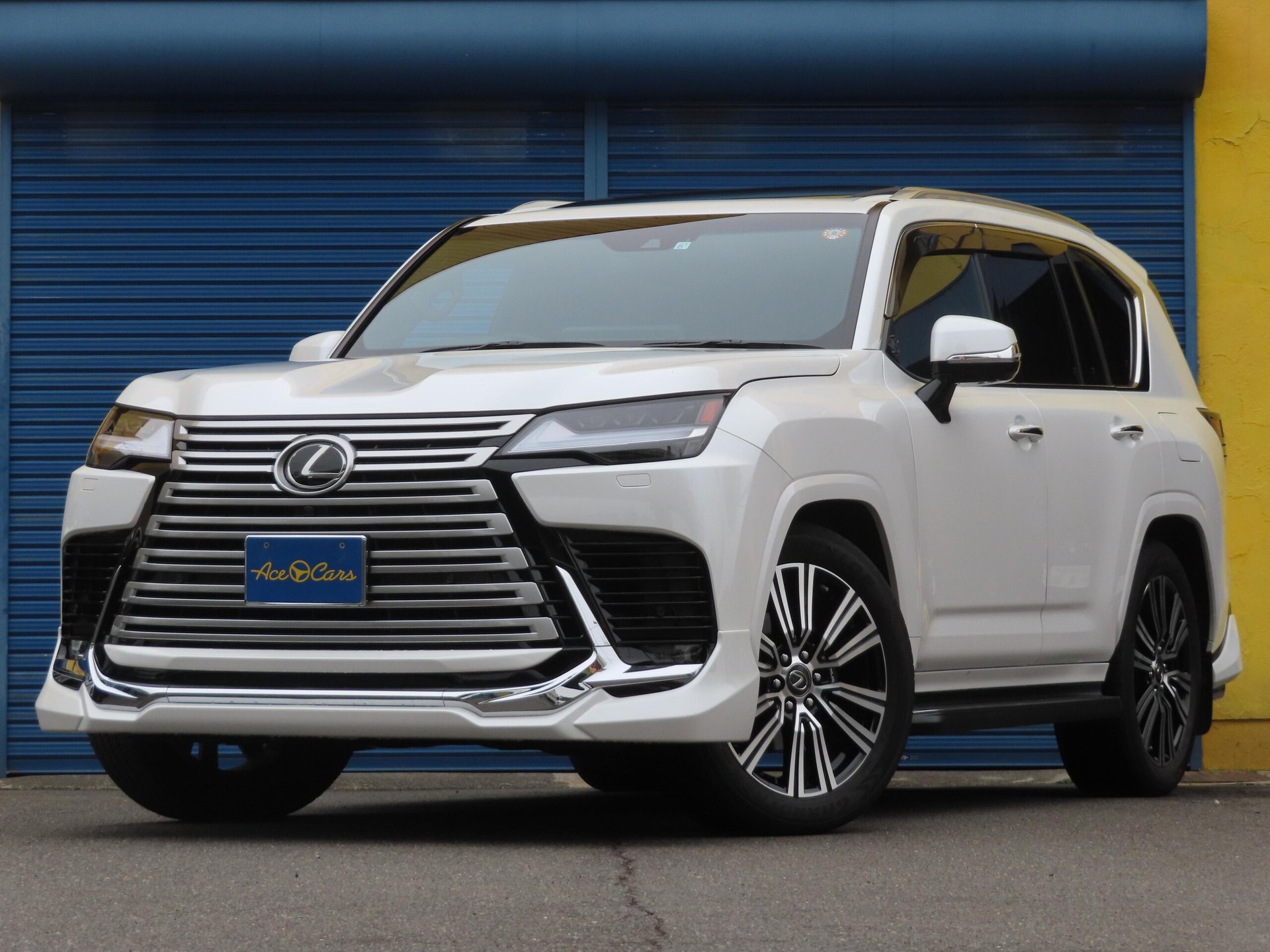 LEXUS LX - View 1