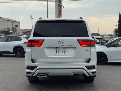 TOYOTA LAND CRUISER 300 - 6