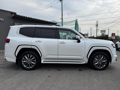 TOYOTA LAND CRUISER 300 - 8