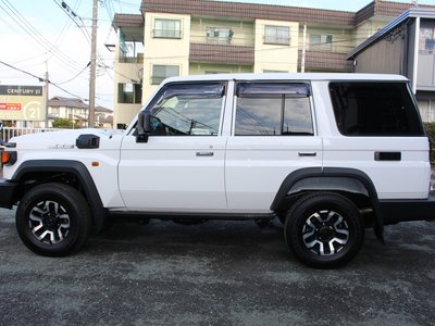 TOYOTA LAND CRUISER 70 - 10