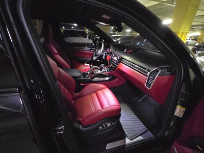 2021 Porsche CAYENNE photo 7