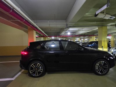 2021 Porsche CAYENNE photo 3