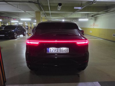 2021 Porsche CAYENNE photo 4