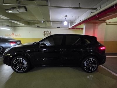 2021 Porsche CAYENNE photo 2