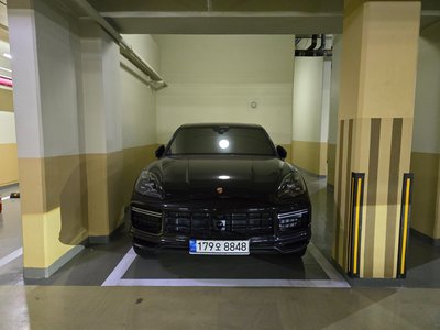 2021 Porsche CAYENNE photo 1