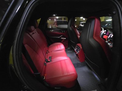 2021 Porsche CAYENNE photo 6