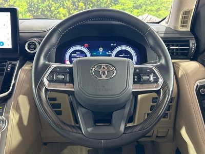 2025 Toyota LAND CRUISER 300 — миниатюра 11
