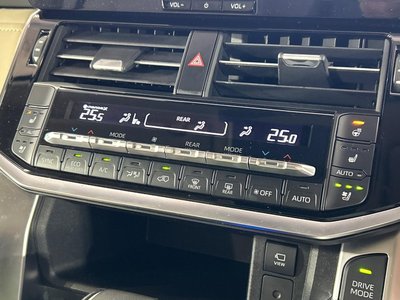 2025 Toyota LAND CRUISER 300 — миниатюра 26