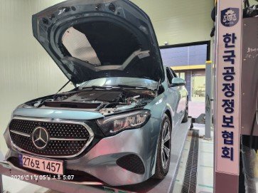 MERCEDES-BENZ E-CLASS - View 1