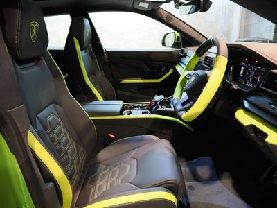 LAMBORGHINI URUS - 10