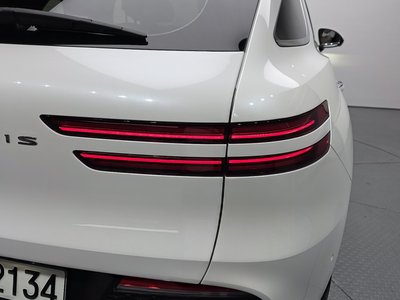 صورة 10 لـ 2023 Genesis GV70