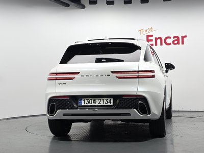 صورة 4 لـ 2023 Genesis GV70