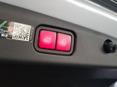 MERCEDES-BENZ E-CLASS - 8