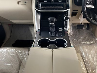 2025 Toyota LAND CRUISER 300 thumbnail 15