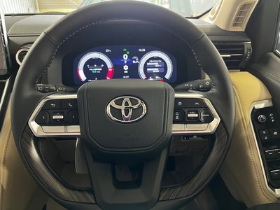2025 Toyota LAND CRUISER 300 thumbnail 9