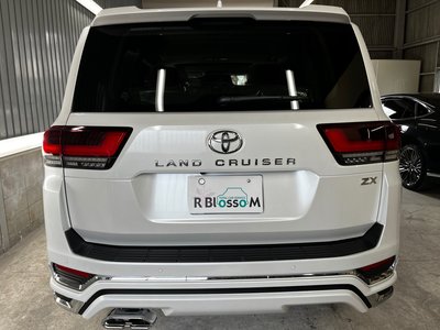 2025 Toyota LAND CRUISER 300 thumbnail 18