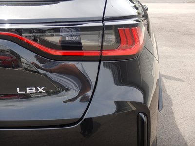 2025 Lexus LBX — миниатюра 30