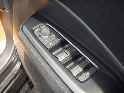 2025 Lexus LBX — миниатюра 36