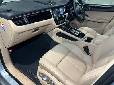 PORSCHE MACAN - 4