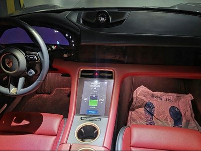 صورة 2 لـ 2025 Porsche TAYCAN