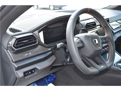 2026 Lamborghini URUS 照片 3