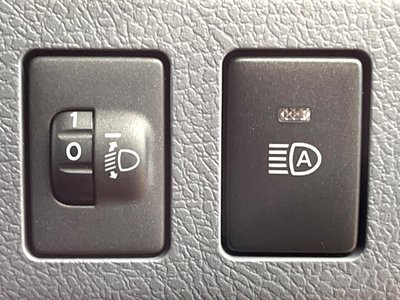 TOYOTA LAND CRUISER 70 - 6