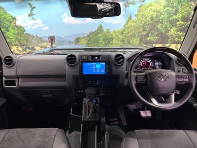 TOYOTA LAND CRUISER 70 - 2