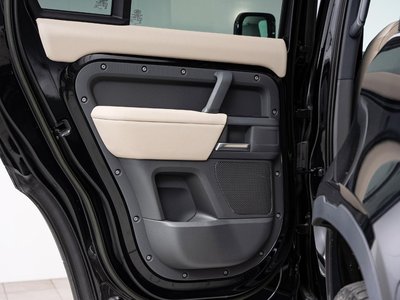 LAND ROVER DEFENDER - 6