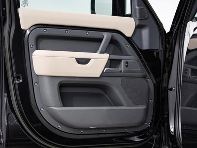 LAND ROVER DEFENDER - 5