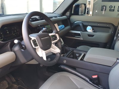 LAND ROVER DEFENDER - 5