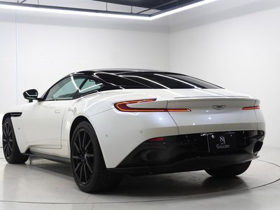 ASTON MARTIN DB11 - 7