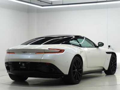 ASTON MARTIN DB11 - 5