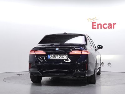 2024 BMW 5 SERIES 照片 3