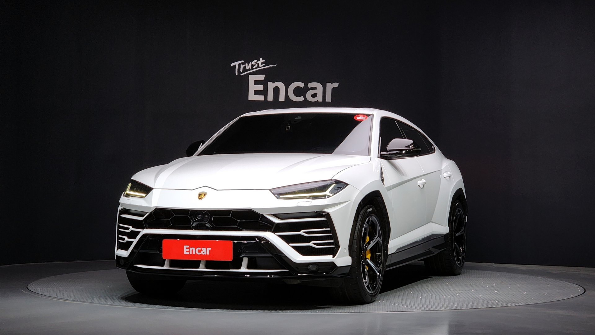 LAMBORGHINI URUS - View 1