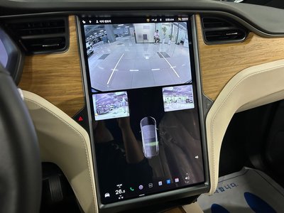 TESLA MODEL X - 8