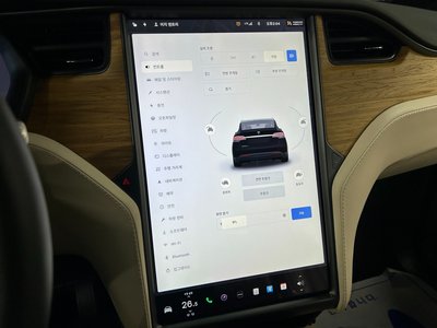TESLA MODEL X - 9