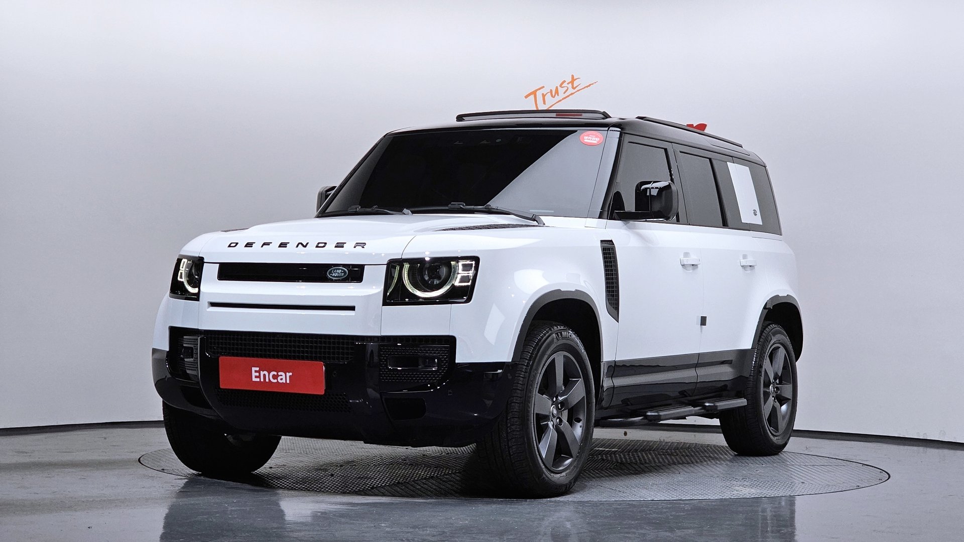 LAND ROVER DEFENDER - View 1